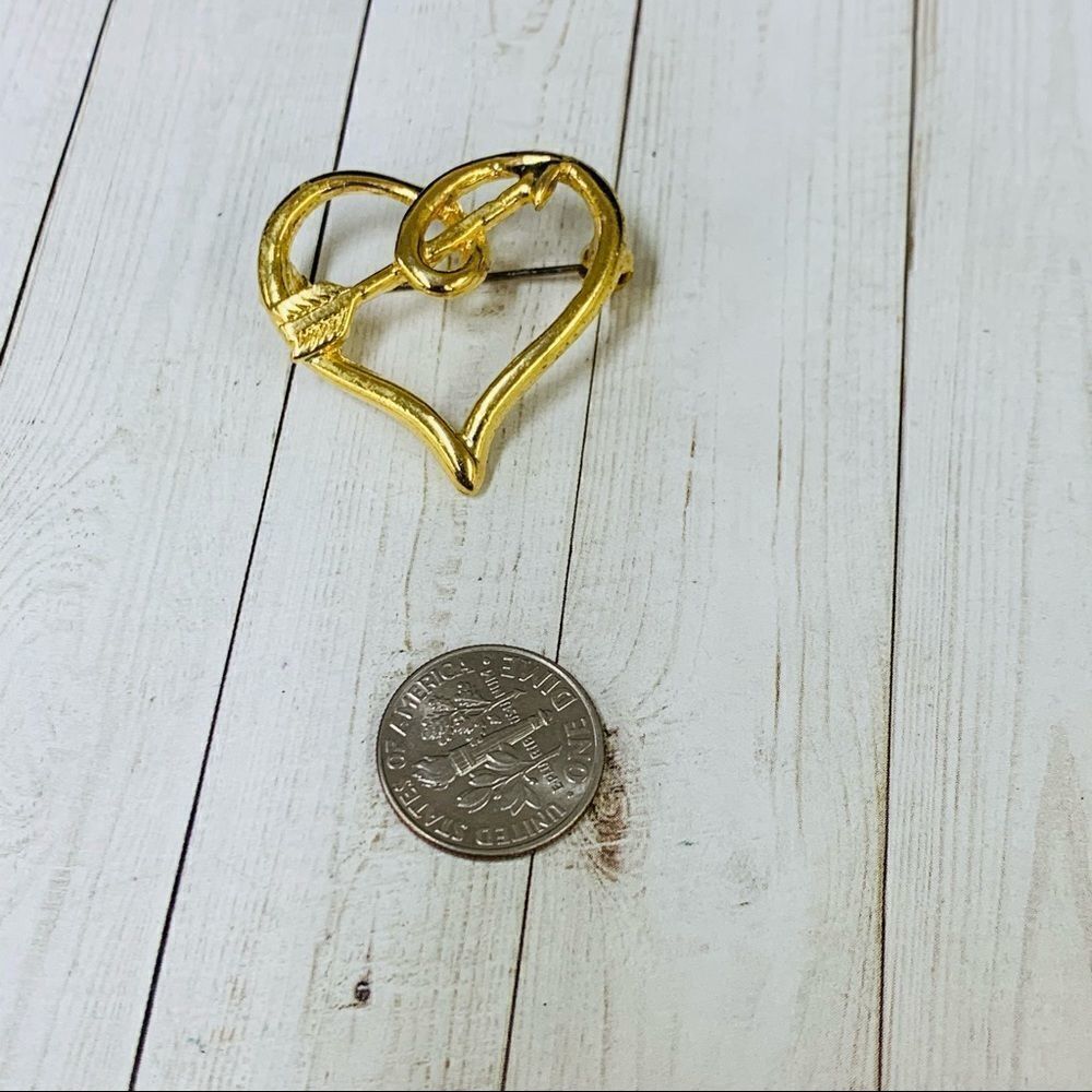 Heart and Arrow Gold Brooch‎